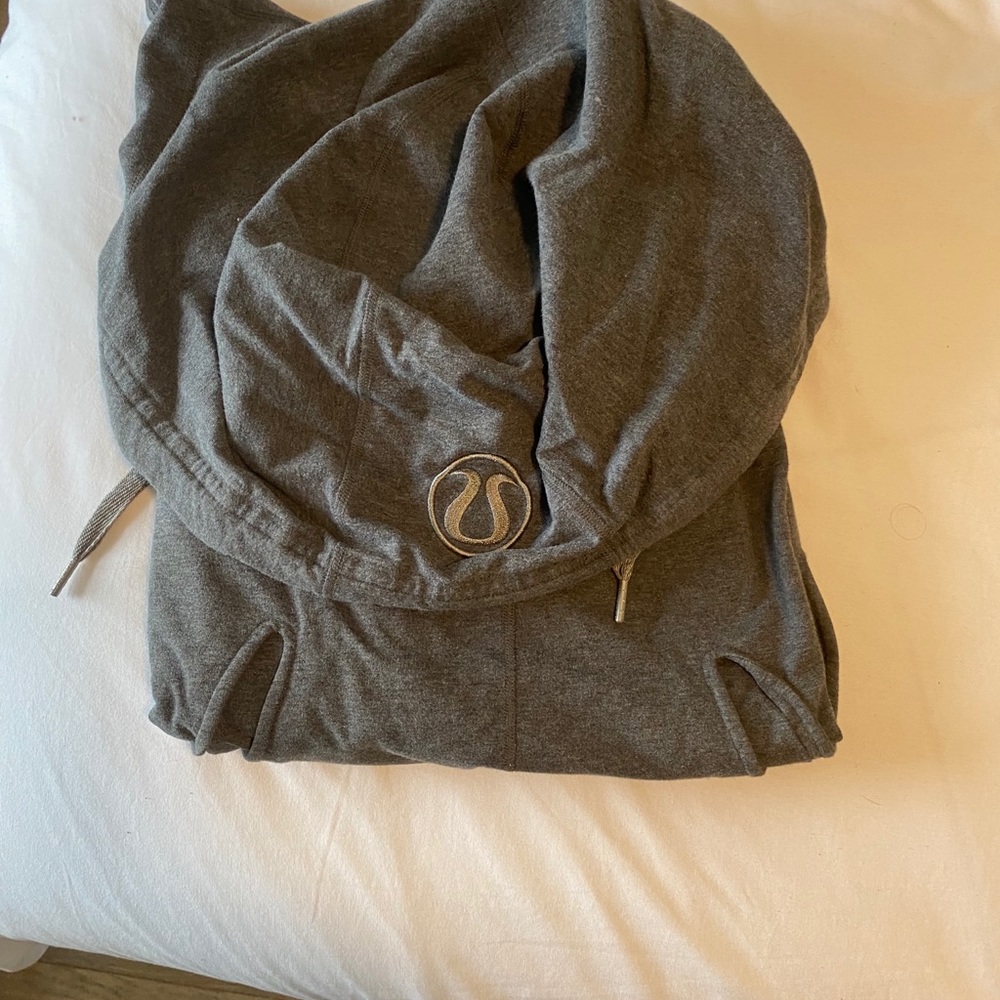 Lululemon sweatshirt
